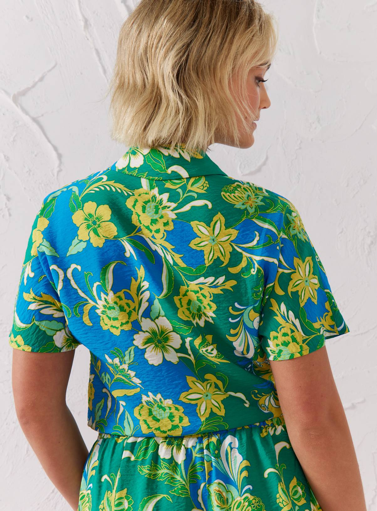 EVERBELLE Floral Mirror Print Tie Front Shirt 20 - Image 4